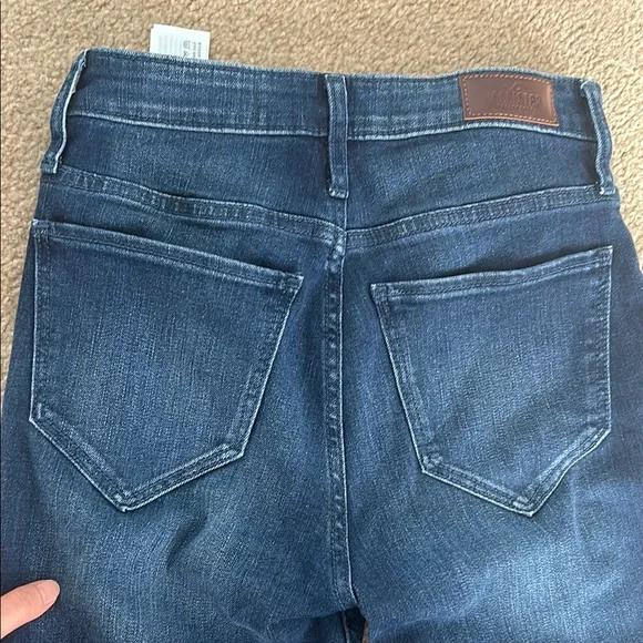 Brand New Hollister Navy Flare Jeans - Picture 4 of 5